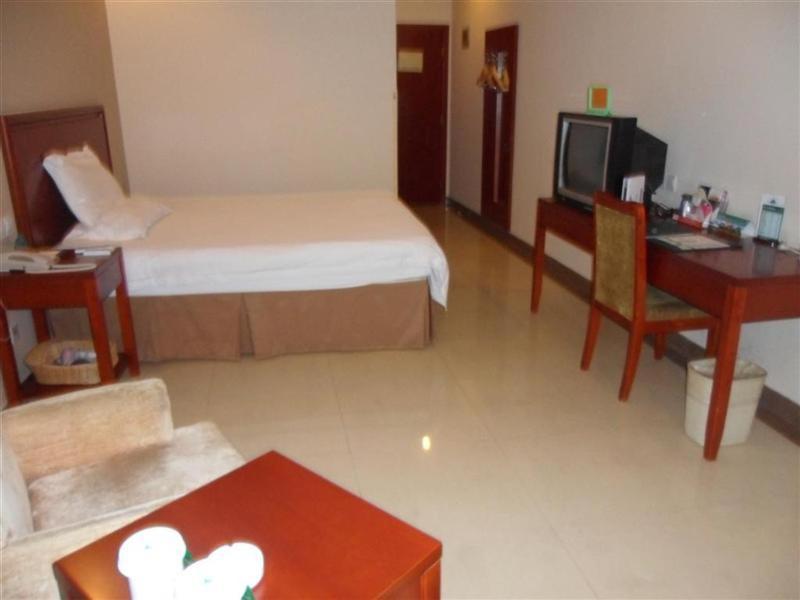 Greentree Zhujing Business Hotel