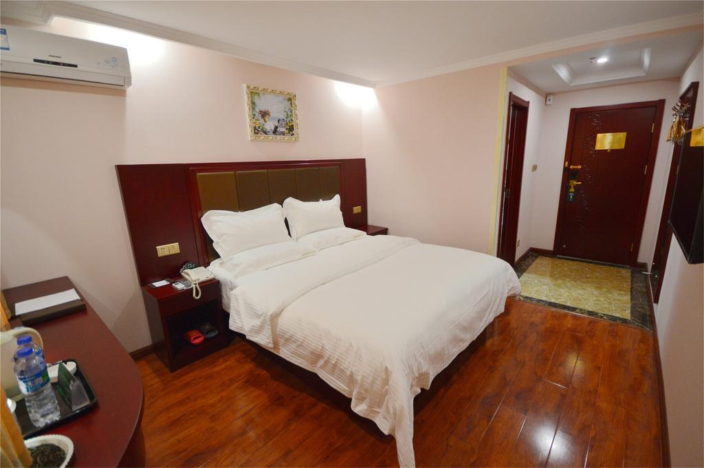 Hotel Greentree Zhujing Business Shanghai