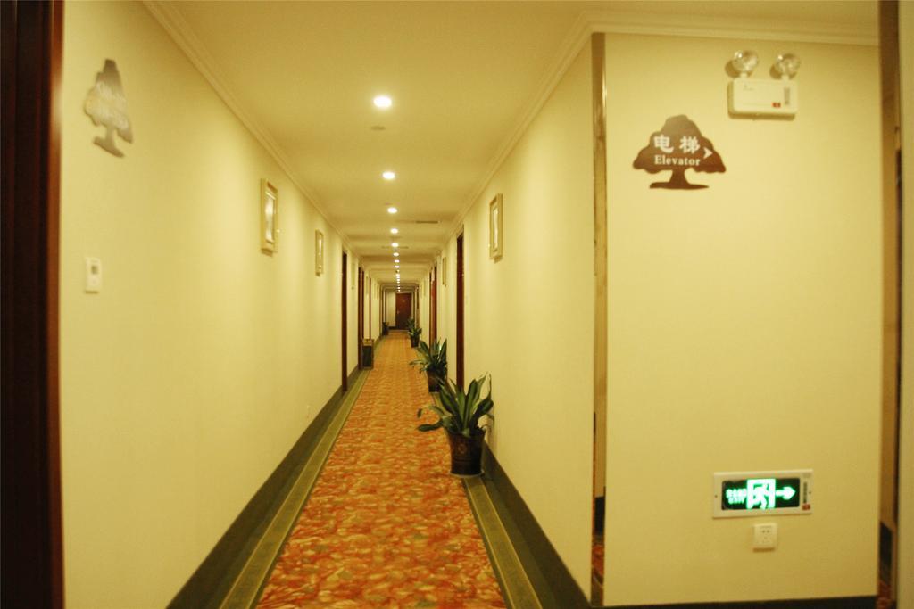 Hotel Greentree Zhujing Business Shanghai