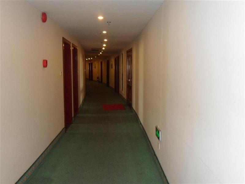 Greentree Zhujing Business Hotel 3*