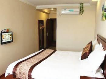 Hotel Greentree Zhujing Business 3*